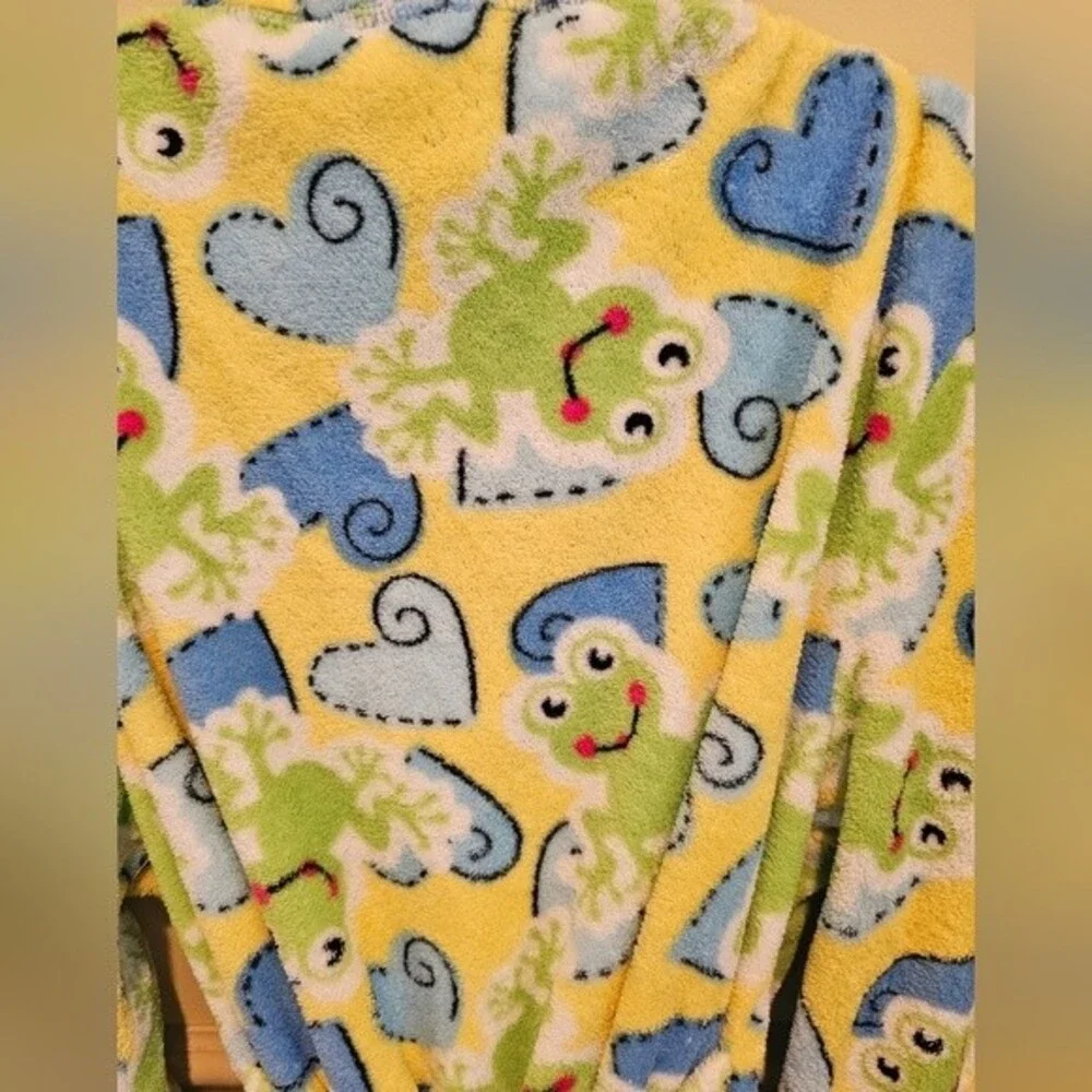 Kids Bathrobe Size S/M with Frogs 🐸 and Hearts 🩵💙